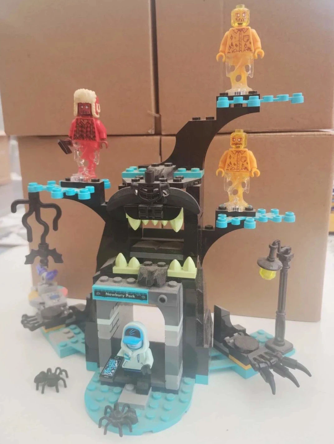 70427 LEGO Le monde hanté d'Hidden Side,
